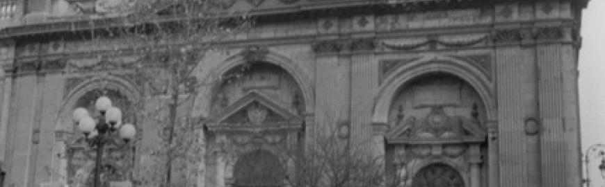 Familiares de detenidos desaparecidos frente a la Catedral